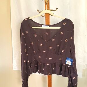 NWT Arizona Black Floral Top